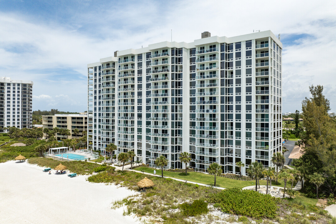 Sea Gate Club in Longboat Key, FL - Building Photo