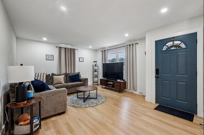 1675 Hollywood Ave in Gloucester Township, NJ - Building Photo - Building Photo