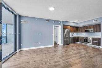 488 NE 18th St, Unit 2403 in Miami, FL - Foto de edificio - Building Photo