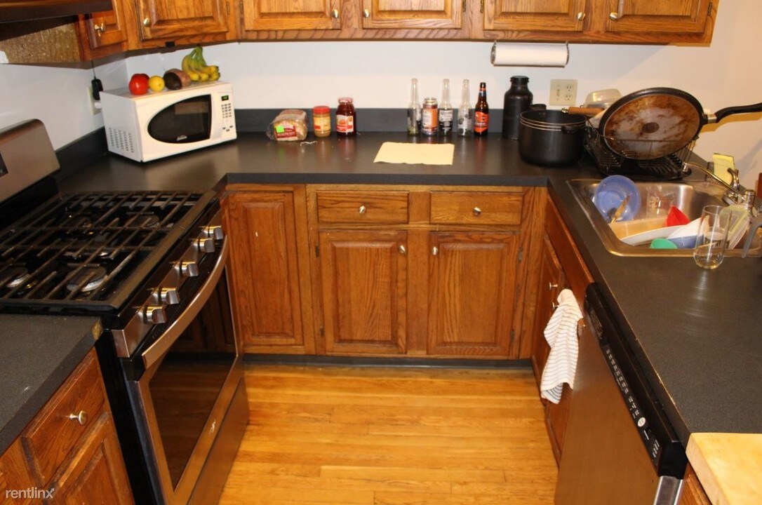 18 S Huntington Ave-Unit -Apt 3 in Boston, MA - Building Photo