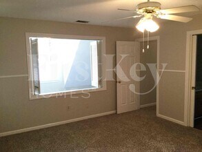 3277 Embry Downs Ct in Atlanta, GA - Foto de edificio - Building Photo