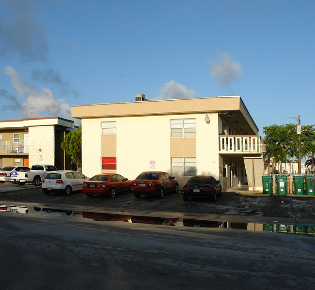 3671 S 59th Ter in Fort Lauderdale, FL - Building Photo - Building Photo