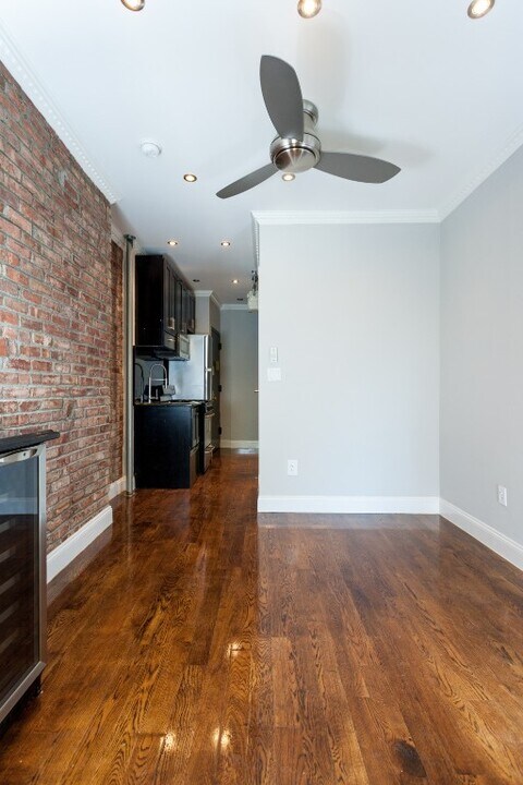 314 E 106th St in New York, NY - Building Photo