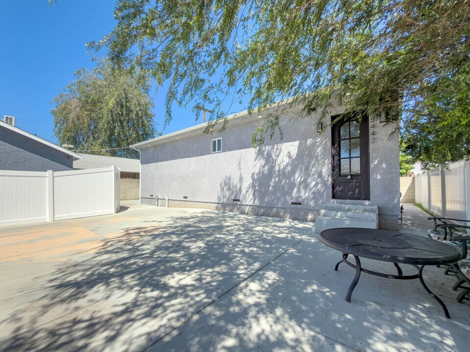 15449 Septo St in Los Angeles, CA - Building Photo