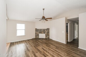 7756 Pepper Cir E in Jacksonville, FL - Building Photo - Building Photo