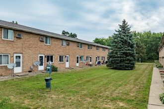 Chapel Street Town Homes in Louisville, OH - Building Photo - Building Photo