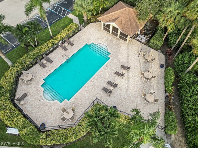 13030 Amberley Ct in Bonita Springs, FL - Foto de edificio - Building Photo