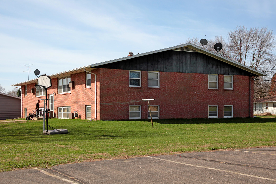 382 White St S in Eden Valley, MN - Building Photo