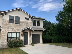 1805 Pine St in Georgetown, TX - Foto de edificio - Building Photo