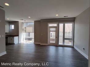 2200 Lyndhurst Ave-Unit -#204 in Charlotte, NC - Building Photo - Building Photo