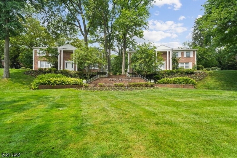 12 S Mountain Ave in Montclair, NJ - Building Photo
