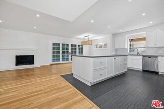 9344 Valjean Ave in Los Angeles, CA - Building Photo - Building Photo