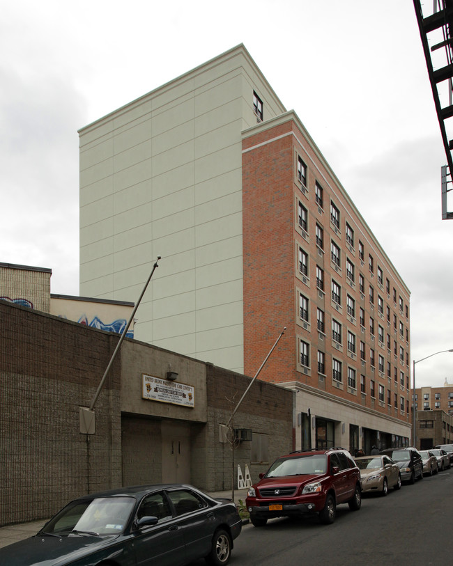 Hewitt House in Bronx, NY - Foto de edificio - Building Photo