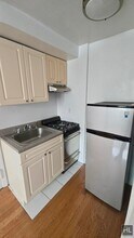 East 61 Street in New York, NY - Building Photo - Building Photo