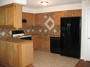 1617 Ocean Bay Dr in Virginia Beach, VA - Building Photo - Building Photo