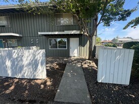 277 S 17th St in Philomath, OR - Building Photo