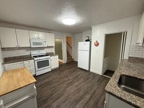 17 Moraine Pl in Brockton, MA - Building Photo - Building Photo