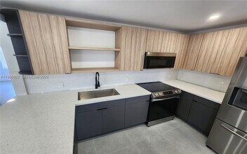 10490 SW 173rd Terrace in Miami, FL - Foto de edificio - Building Photo