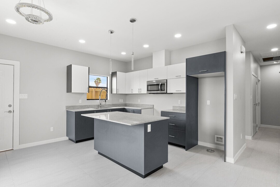 2020 Summerland Ln, Unit 3 in Edinburg, TX - Building Photo