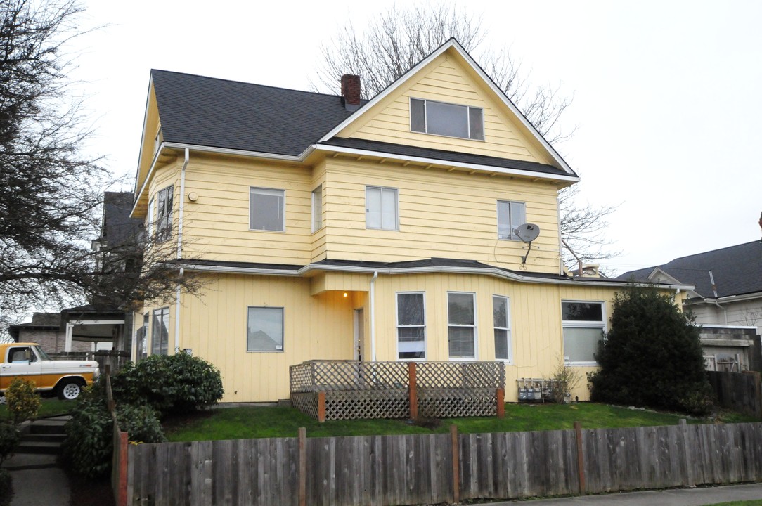 2232 Hoyt Ave in Everett, WA - Building Photo