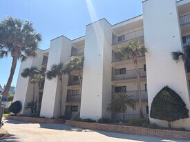 944 S Peninsula Dr in Daytona Beach, FL - Building Photo