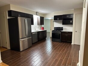 9574 Idlewood Dr in Brooklyn, OH - Foto de edificio - Building Photo