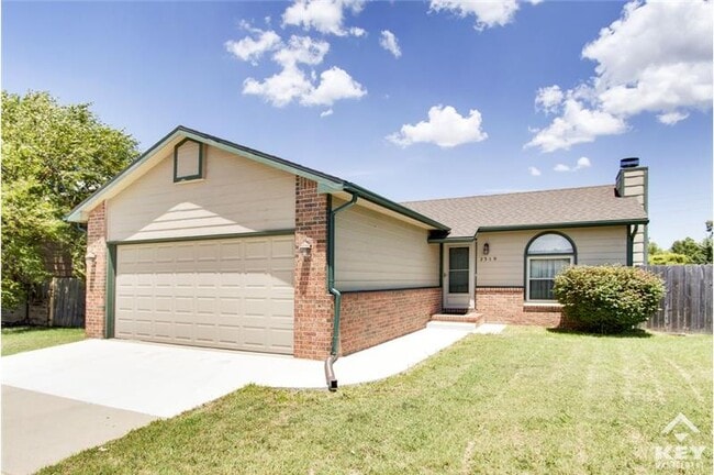 property at 2310 N Ridgewood Dr