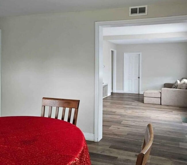 10515 Cypress Ave in Riverside, CA - Building Photo - Building Photo