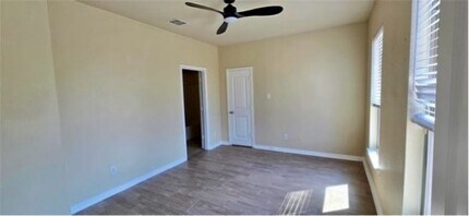 107 Creekside Dr in Sanger, TX - Building Photo - Building Photo