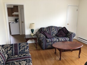 53 Plunkett St, Unit 53B in Pittsfield, MA - Building Photo - Building Photo