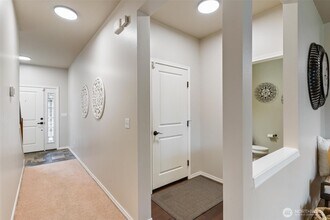 21912 SE 240th Pl in Maple Valley, WA - Building Photo - Building Photo