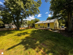 34 Maple Ave in North Haven, CT - Building Photo - Building Photo
