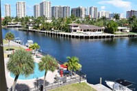 301 Golden Isles Dr in Hallandale Beach, FL - Building Photo - Building Photo