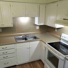 1003 Colonial Dr, Unit 1 in Benton Harbor, MI - Foto de edificio - Building Photo