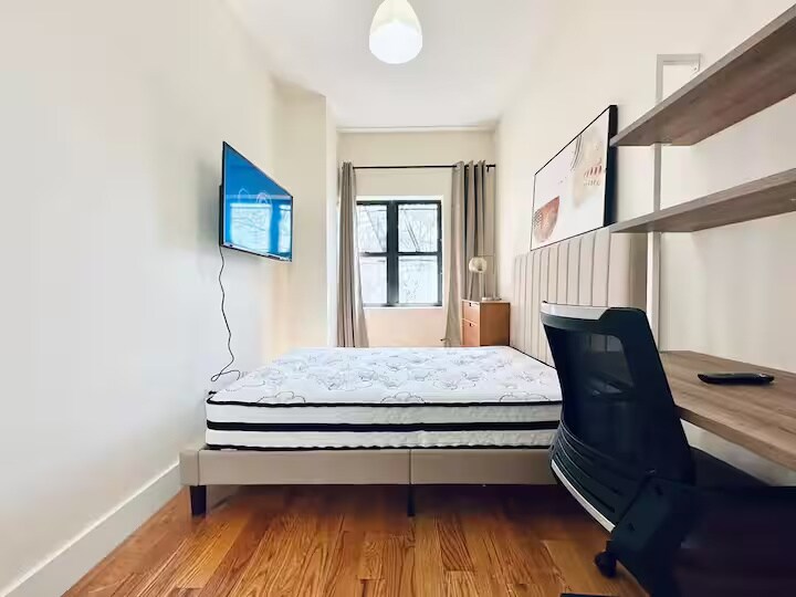 Furnished room/NOT APARTMENT, Unit 3FL in Brooklyn, NY - Foto de edificio