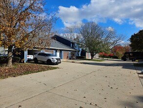 2555 Clayton Blvd in Champaign, IL - Building Photo - Building Photo