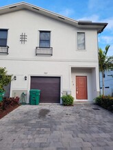 1161 SW 8th Ave in Florida City, FL - Foto de edificio - Building Photo