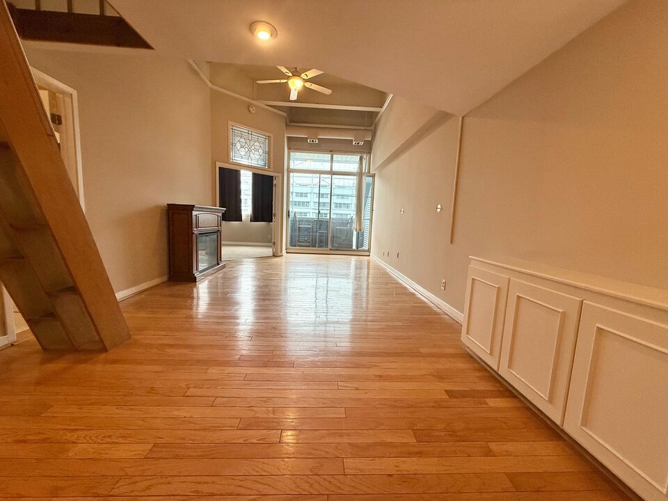 3 N Christopher Columbus Blvd in Philadelphia, PA - Building Photo