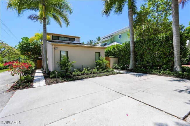 property at 550 3rd Ave N