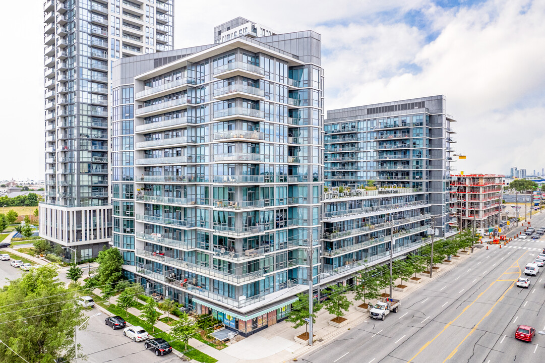 IQ Condos Phase 1 in Toronto, ON - Building Photo