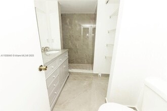 4235 N University Dr, Unit 205 in Sunrise, FL - Building Photo - Building Photo