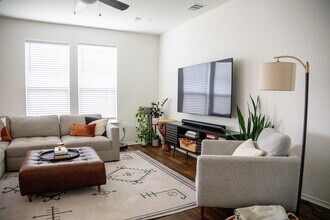 Room in House on Conestoga Wagon Way in Del Valle, TX - Building Photo - Building Photo