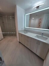 17145 N Bay Rd, Unit 1024 in Sunny Isles Beach, FL - Foto de edificio - Building Photo