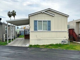 376 Petrol Rd in Bakersfield, CA - Building Photo