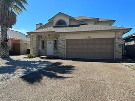15325 Mutiny Ct in Corpus Christi, TX - Building Photo