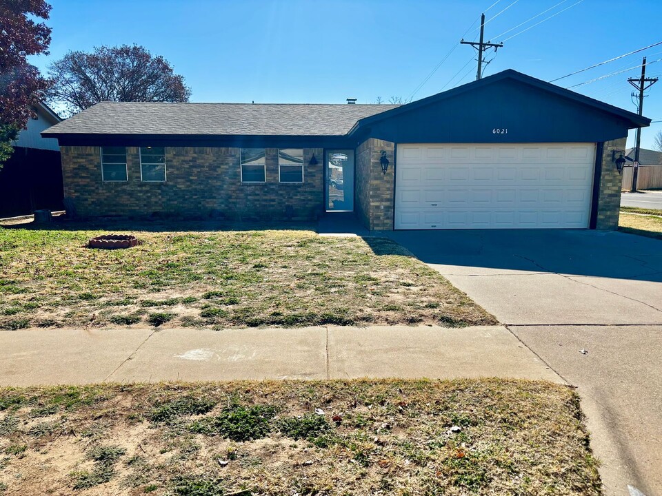 6021 15th St in Lubbock, TX - Building Photo