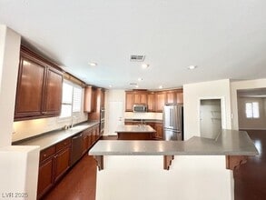 18 Blue Valley Dr in Henderson, NV - Building Photo - Building Photo