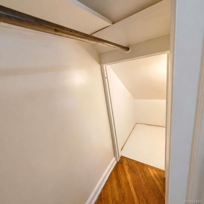 48-43 201st St in Queens, NY - Foto de edificio - Building Photo