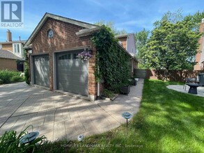 4239 Trapper Crescent in Mississauga, ON - Building Photo - Building Photo