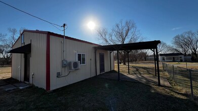 911 N Sherman Ave in Okmulgee, OK - Foto de edificio - Building Photo